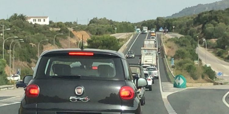 Atasco en Menorca en una imagen de Xisco Xavier Roig (Twitter)
