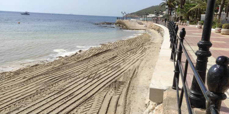 Playa de Santa Eulària, en la que ocurrieron los hechos, en una imagen de archivo.