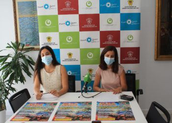 Marisol Ferrer, concejala de Juventud (derecha); y Eva Navarro, técnica del departamento.