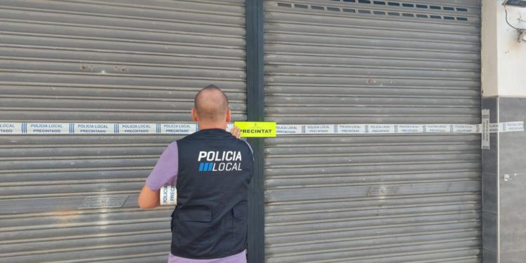El local precintado por la Policía Local de Sant Antoni.