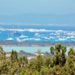 Barcos fondeados en el Parque Natural de ses Salines de Formentera e Ibiza. Foto: Guillem Romaní