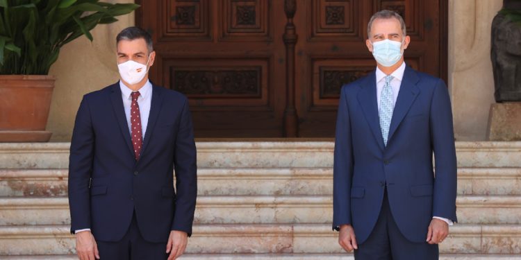 Pedro Sánchez y Felipe de Borbón en Marivent. Foto: Casa de S.M. el Rey