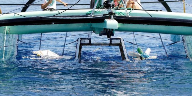 IBI Foundation recogiendo plásticos en Ibiza.