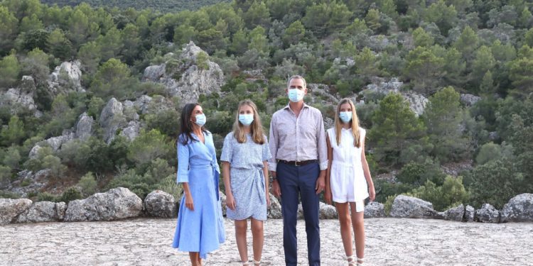 La familia real en su primer acto de estas vacaciones en Mallorca. Foto: Casa de S.M. el Rey.