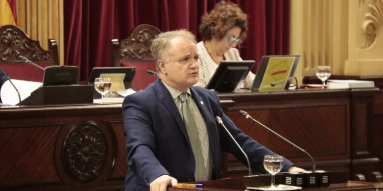 Maxo Benalal en el Parlament.