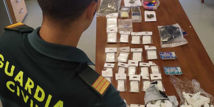 Imagen de las drogas que el detenido tenía en su vivienda cuando.