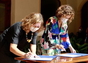 Francina Armengol y María Jesús Montero.