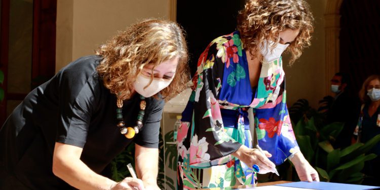 Francina Armengol y María Jesús Montero.