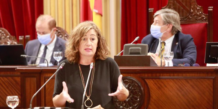 Armengol en el Parlament. Foto: CAIB.