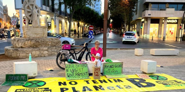 Karen en el puerto de Ibiza.