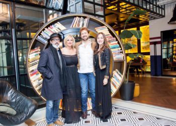 El actor Miguel Molina a la izquierda de la imagen junto a Marta Díaz y Miguel Ángel Tobías en una de las presentaciones en Madrid.