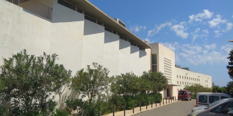 La fachada del Hospital Residencia de Cas Serres. / Noudiari