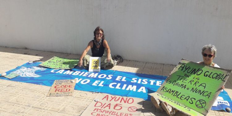 Beatriz Olivares y una compañera en Sant Jordi.