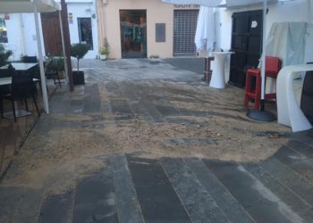 Aspecto de la calle tras la fuga de agua.