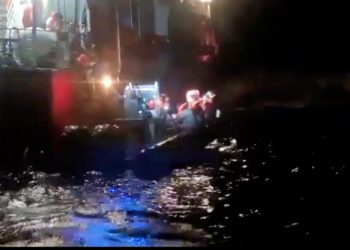 Evacuación del pasaje del barco de FRS tras el accidente. Foto: Guardia Civil