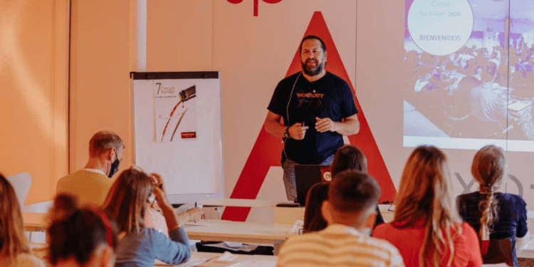 Imagen de una edición anterior de los cursos promovidos por Enotecum