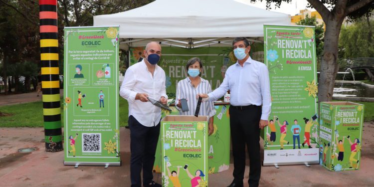 De izq a drch. Vicente Roig, Monserrat García Y Luis Moreno.