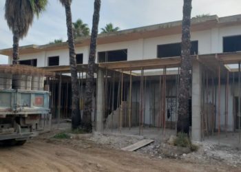 Unas obras ilegales paralizadas en el Parque Natural de ses Salines en 2021.