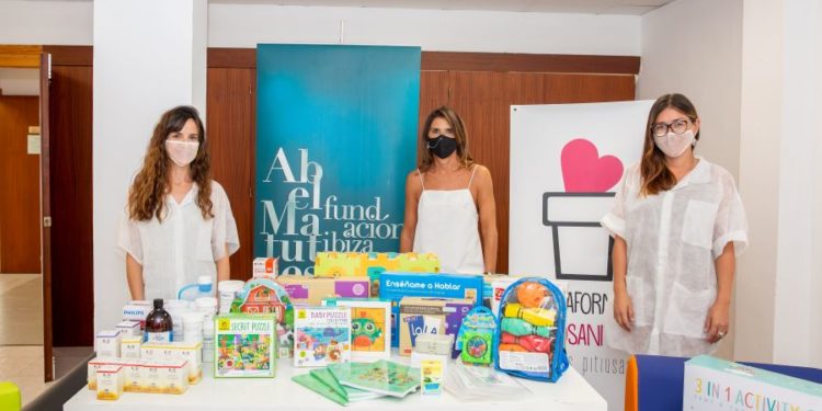 De izquierda a derecha Soraya Hortelano, logopeda de la Plataforma Socio Sanitaria;
Carmen Matutes, presidenta del Comité Ejecutivo de la Fundación Abel Matutes y Naiara Goizueta, psicóloga de la Plataforma Socio Sanitaria.