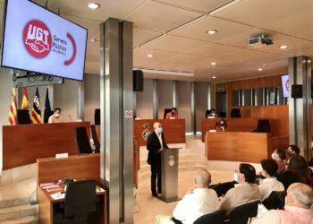 Un momento de la intervención del conseller Vicent Roig en el acto.