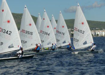 Imagen de archivo de una regata de la clase Ilca en Ibiza