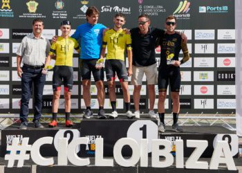 Pódium de este lunes. Foto: Jon Izeta