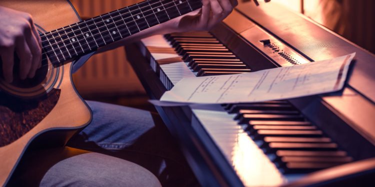 Imagen de archivo de un piano.