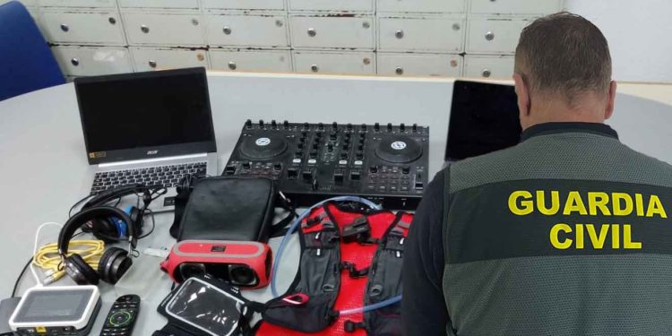 Objetos recuperados por la Guardia Civil de Sant Antoni.