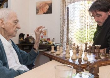 Antonio Escohotado y el periodista Ricardo Fernández, en uno de sus encuentros. Foto: Germán G. Lama