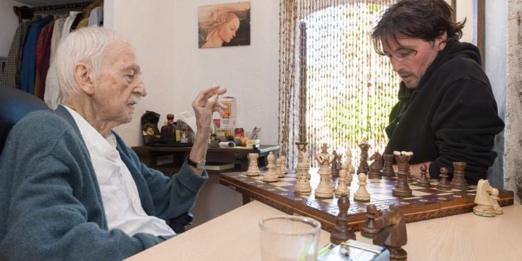 Antonio Escohotado y el periodista Ricardo Fernández, en uno de sus encuentros. Foto: Germán G. Lama