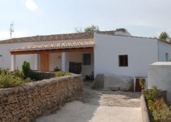 Casa pagesa demolida, en una imagen de RàdioIlla