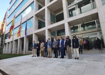 Minuto de silencio en el Consell de Eivissa.