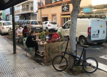 Una terraza en Ibiza. Imagen de archivo.
