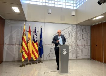 Imagen de archivo del president Vicent Marí en la sede del Consell Insular. Foto: Noudiari.
