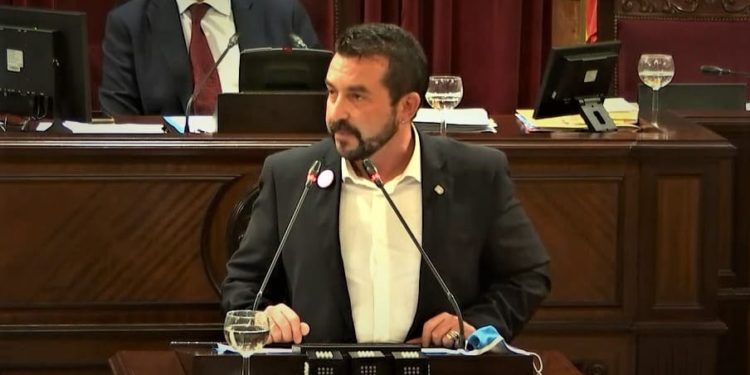 El diputat Antonio J. Sanz al Parlament. Imatge d'arxiu.