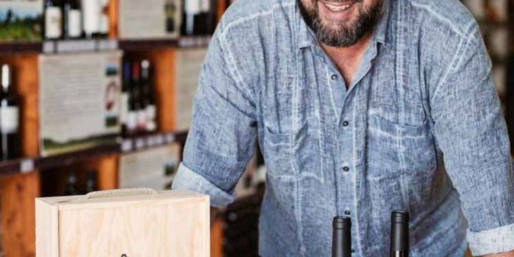 Javier Escandell con vinos de Ibiza en Enotecum. Foto @luanafaillaph