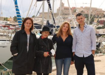 Los cuatro artistas que participan en la muestra Quatre mirades: de izquierda a derecha Diana Bustamante, Rita Bretones, Cristina Ferrer y Miguel Ángel García.