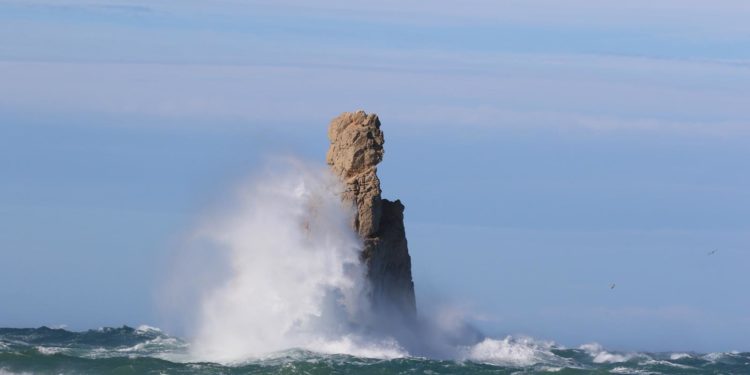 Olas en Benirras. Foto de Paco Natera