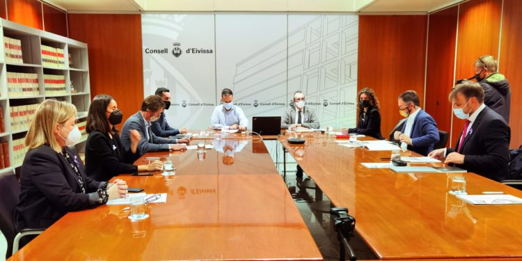 Imatge de la reunió entre el Govern i el Consell.
