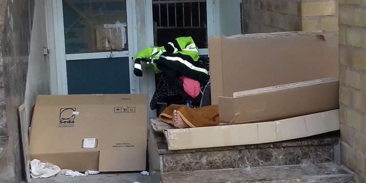 Una persona sin techo pernocta en Ibiza. La voz de los que nadie quiere escuchar.