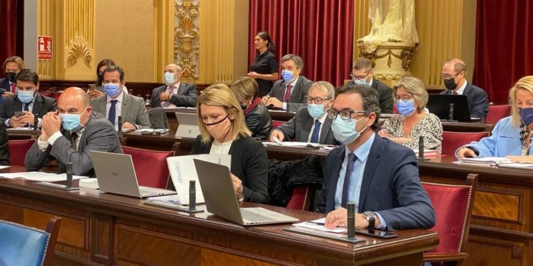 La bancada popular del Parlament.