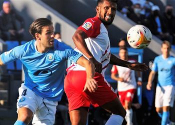 Goldar, a la izquierda, en un partido con la UD Ibiza. Foto: LaLiga