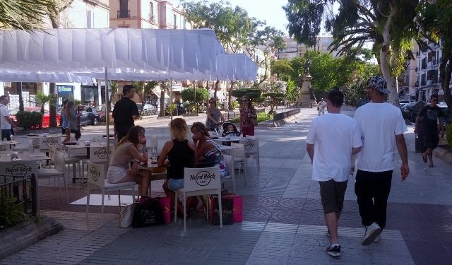 Imagen de archivo de una terraza en el paseo de Vara de Rey.