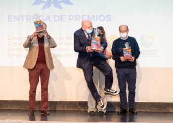 Abel Matutes recoge su premio en el Foro del Turismo