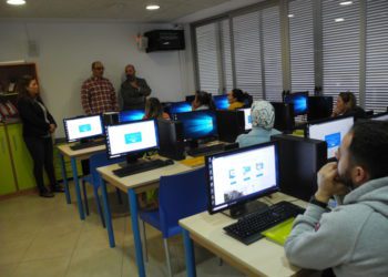 Imagen de archivo de un aula.