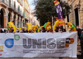 Imagen de archivo de una protesta de funcionarios ante el Parlament balear. Unisep.