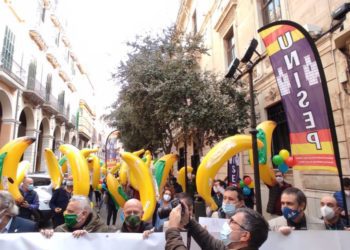 Imagen de la protesta ante el Parlament.