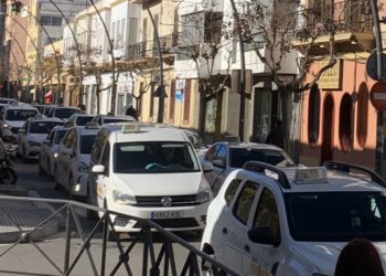 Caravana de esta mañana en la avenida España.