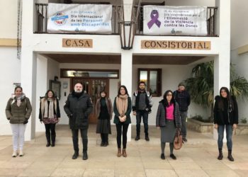 Presentación de las personas contratadas por el programa Soib Reactiva en el Consell de Formentera, con la presencia de la presidenta Ana Juan, en el centro de la imagen.