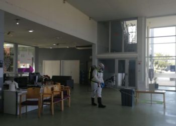 Imagen de archivo de una desinfección por Covid en Can Blai.